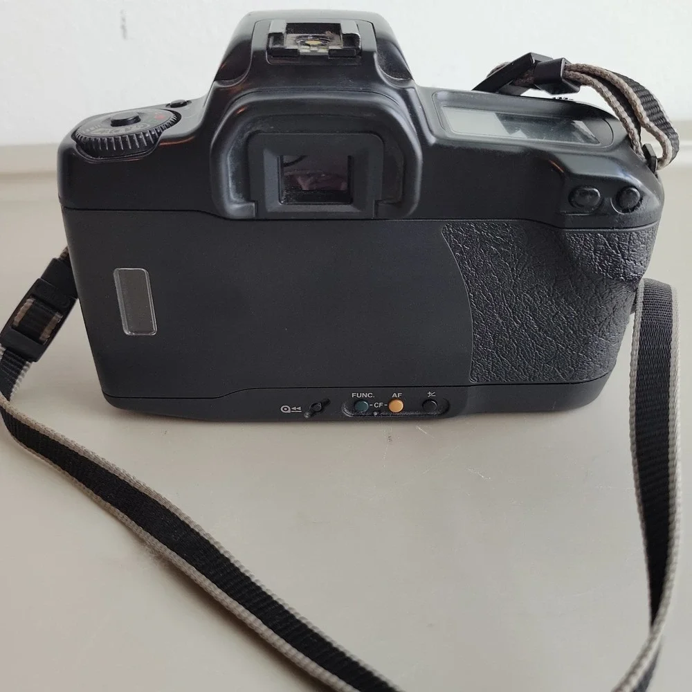 Canon EOS 10S 35mm SLR Camera   35-135mm 1:4-5.6 Lens Tested Bundle